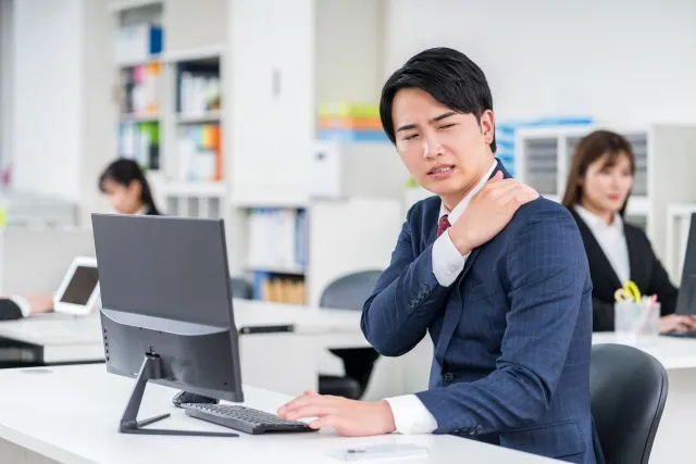 現代で多いスマホ首（ストレートネック）や肩こりの改善は整骨院に！