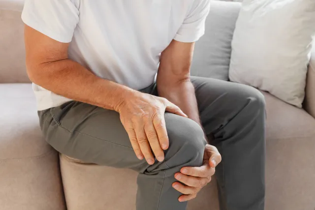 膝関節の痛みを治療することで、変形性膝関節症やO脚を防ぐ