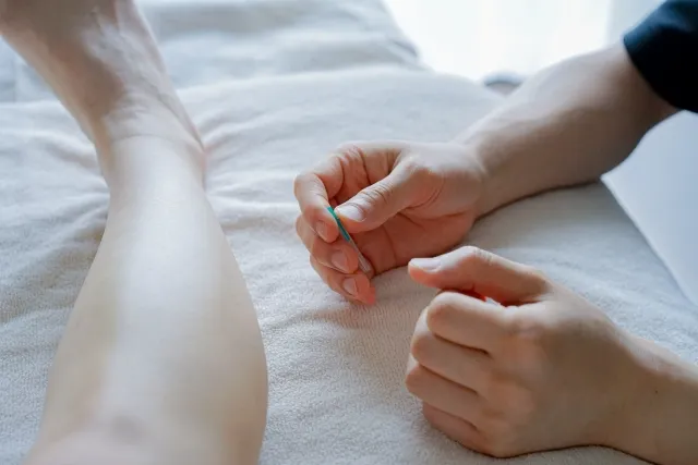 鍼灸施術による自律神経失調症、頭痛改善治療